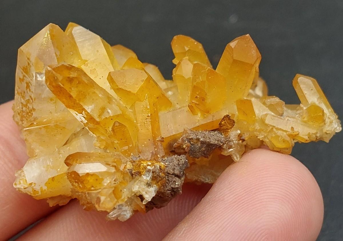 Huangta Crystal Clan – Natural Crystal Collection